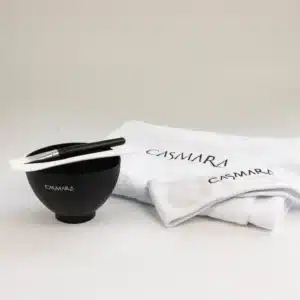 Casmara Mixing Kit with branded bowl, spatula, and folded 30x30 cm towel arranged for algae peel-off mask preparation.